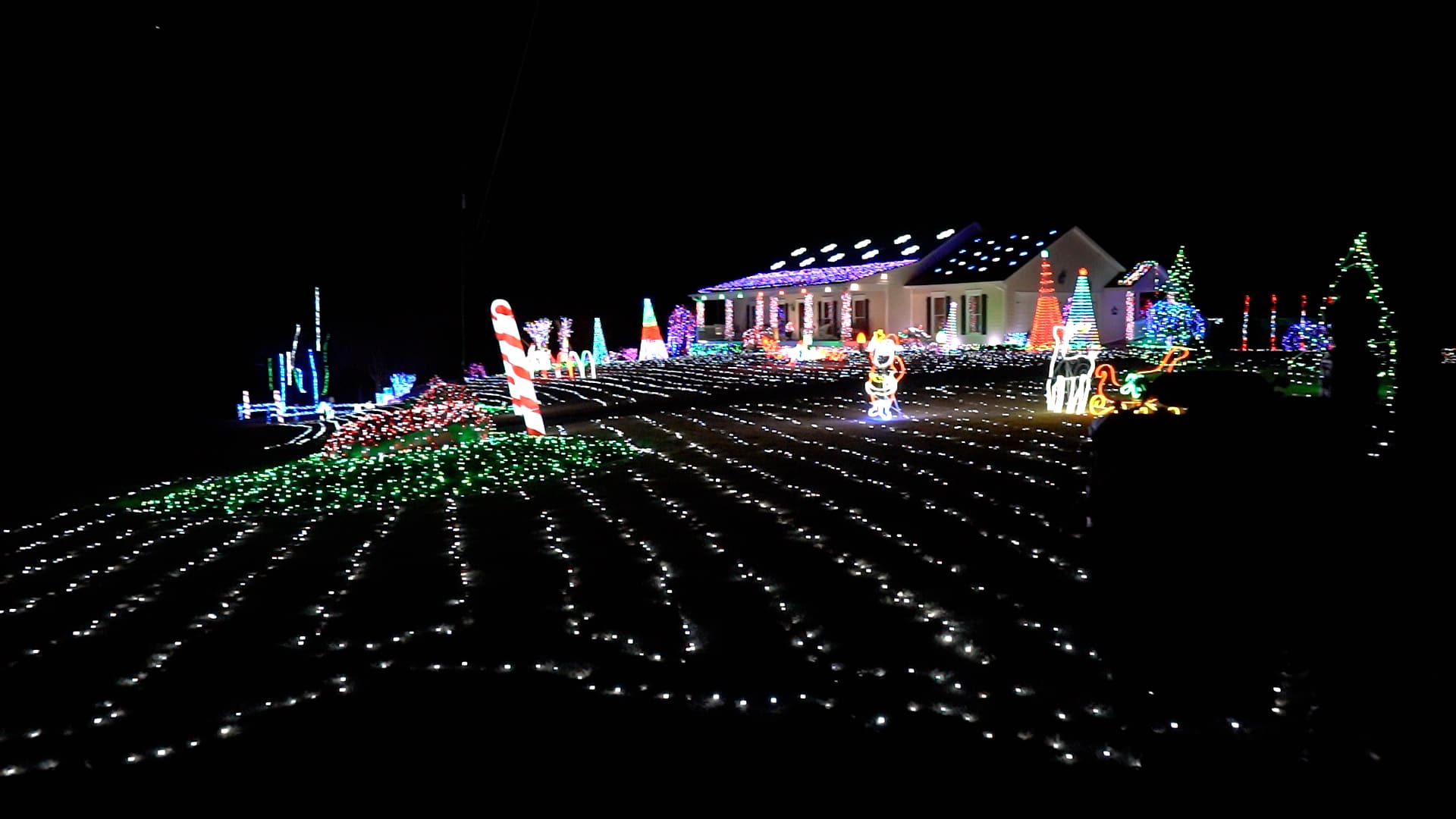 Winner of 2025 Light Up North Georgia Contest speaks on WDUN’s “The Drive at 5”