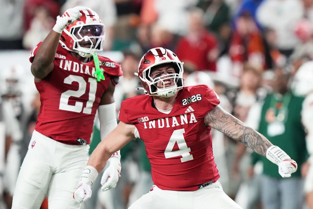 Indiana completes undefeated season, gets first national title in 27-21 win over Miami